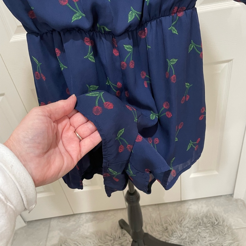 As U Wish Navy Shorts Romper with Floral Print Sz Sm = 4/6 - Picture 10 of 10